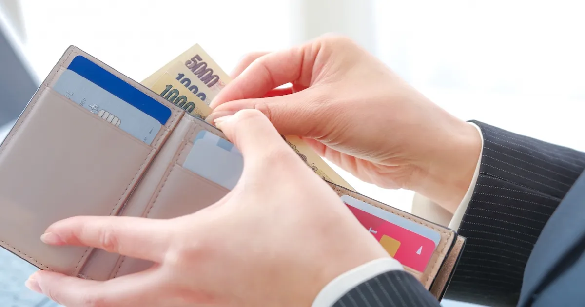 働いても働いてもお金がない。支払いだけで給料なくなる知恵袋。お金が足りない。明日生きるお金がない。生活が苦しい -